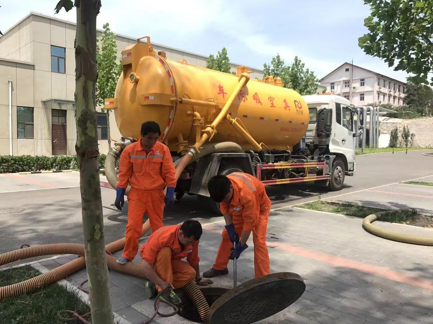 毛阳镇化粪池清理与5-8吨吸粪车施工效率分析